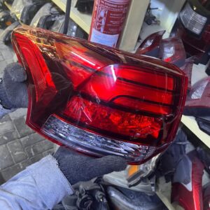 چراغ خطر عقب چپ میتسوبیشی اوتلندر ۲۰۱۸