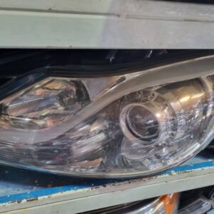 چراغ جلو چپ جنسیس ۲۰۱۳