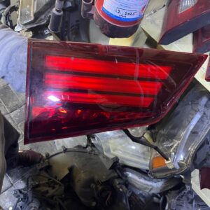 چراغ خطر عقب چپ رو صندوق میتسوبیشی اوتلندر ۲۰۱۸