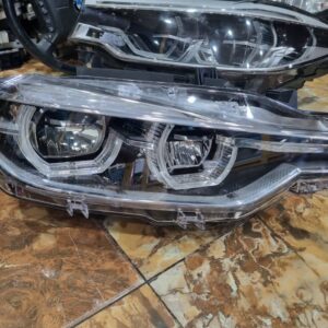 چراغ جلو راست ب ام و اتاق ۳